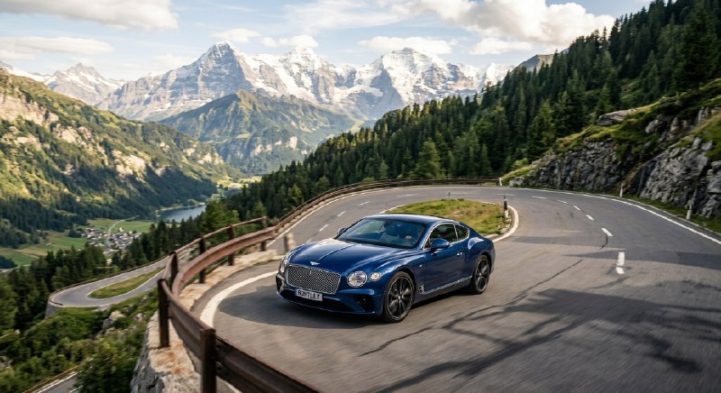 Bentley прошла путь от суровых гоночных болидов Ле‑Мана до изысканных лимузинов у дворцов и отелей, сохранив при этом спортивный характер. В статье прослеживается биография Уолтера Оуэна Бентли, вклад Bentley Boys, банкротство и поглощение Rolls‑Royce, переход под крыло Volkswagen, рождение Continental GT и современных лимитированных моделей — показывая, как марка превратилась в один из главных символов британской аристократии и автомобильной роскоши.